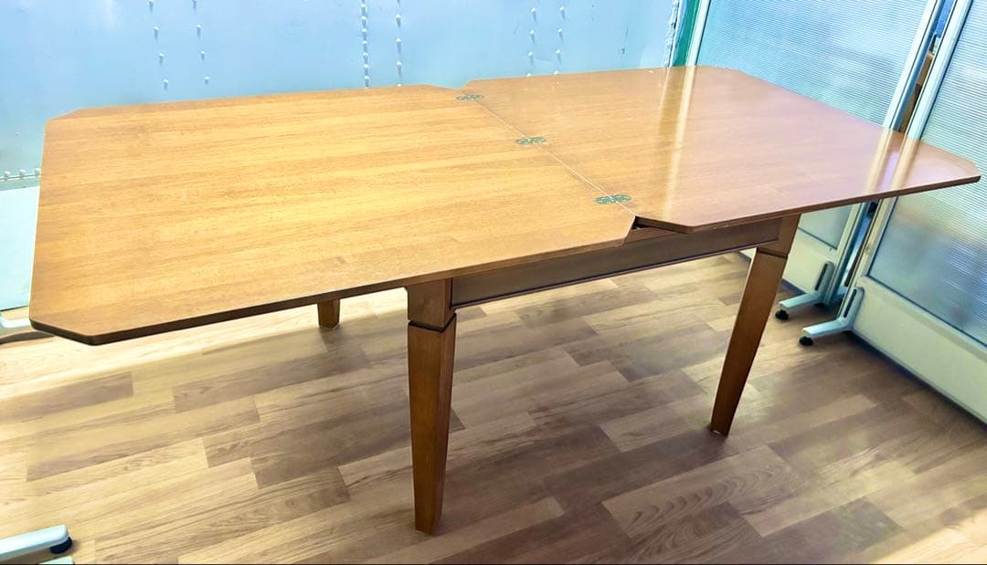 ゆーきりんダイニングテーブル　机　エレガント　ヨーロピアン　オシャレ