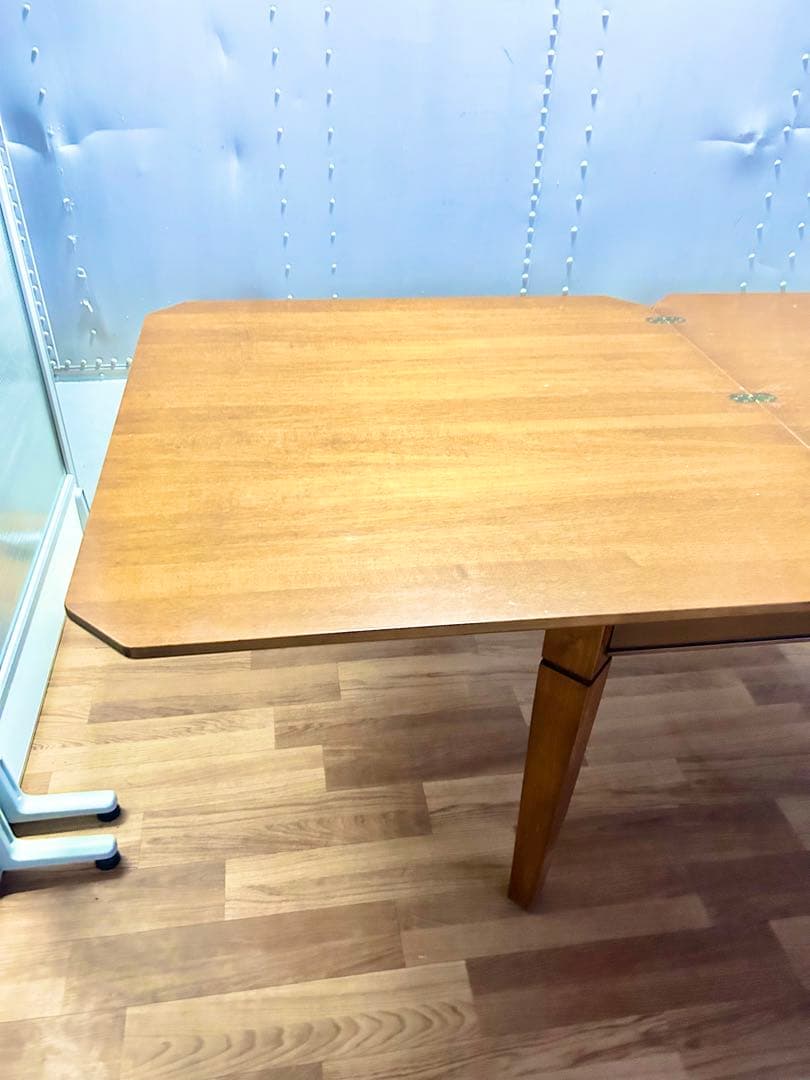 ゆーきりんダイニングテーブル　机　エレガント　ヨーロピアン　オシャレ