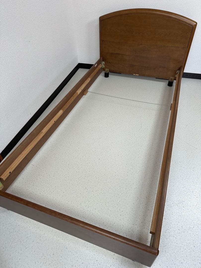 カリモク ヒュルスタ社 シングルベッド フレーム 管理※i4※