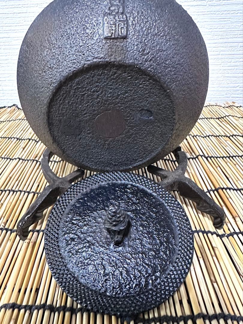 ＵＳＥＤ品 南部岩鋳造 １０型 丸平アラレ 南部鉄瓶　南部鉄器 鉄瓶