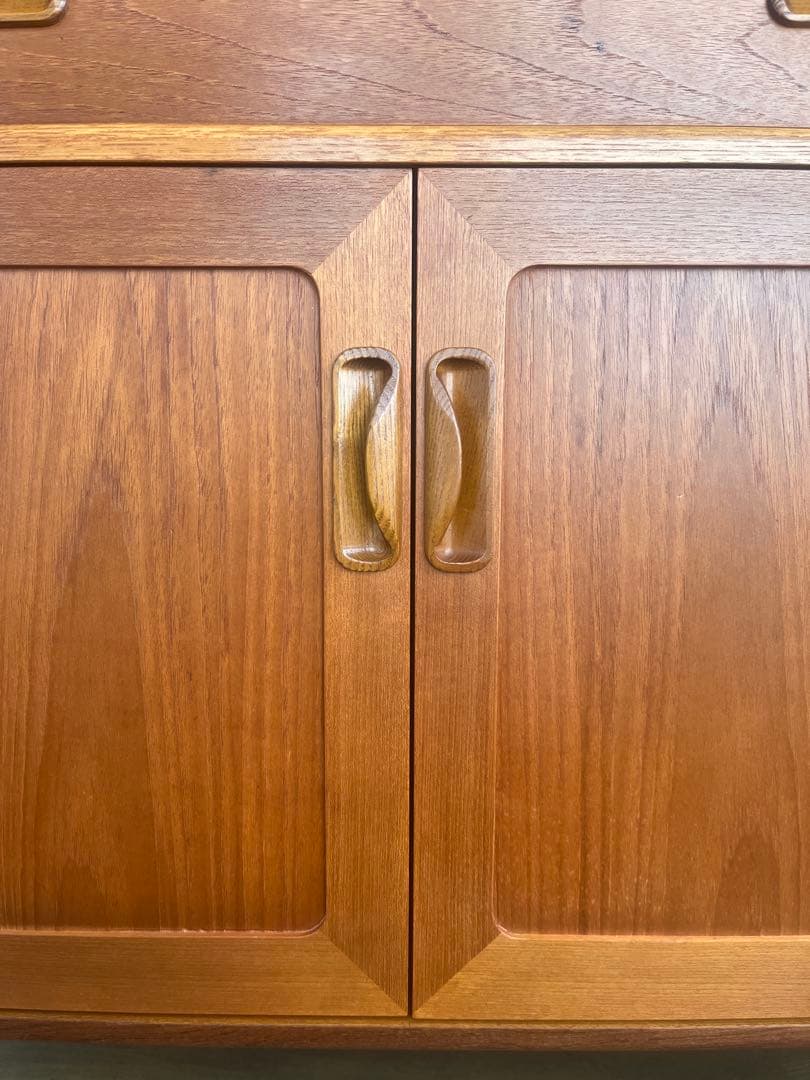 G-plan サイドボード　アイアンレッグ　ミッドセンチュリー木製キャビネット