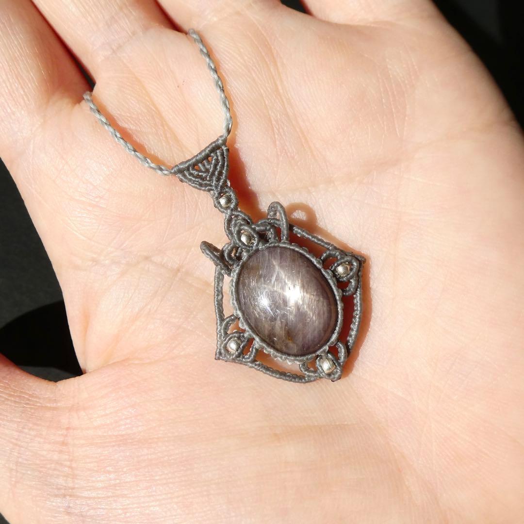 スタールビーのマクラメネックレス