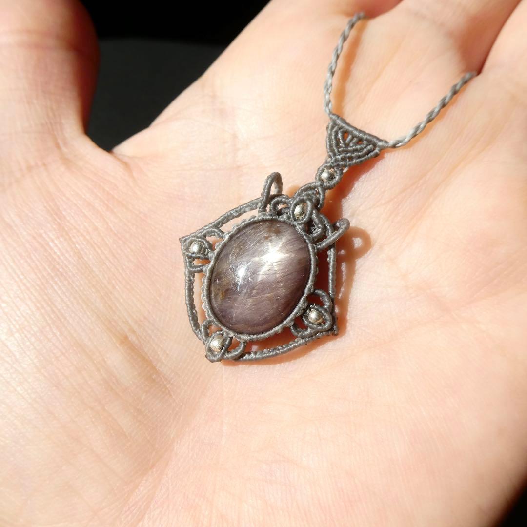 スタールビーのマクラメネックレス