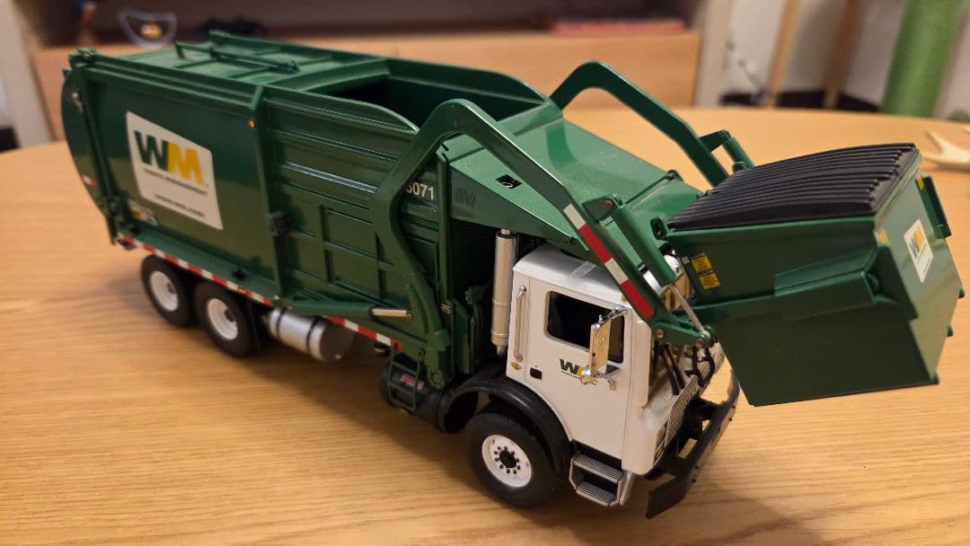 ファーストギア製 Mack TerraPro ゴミ収集車 ダイキャスト 1/34