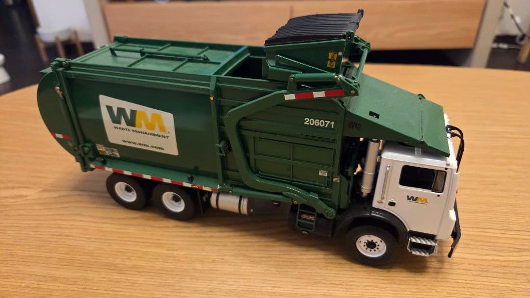 ファーストギア製 Mack TerraPro ゴミ収集車 ダイキャスト 1/34