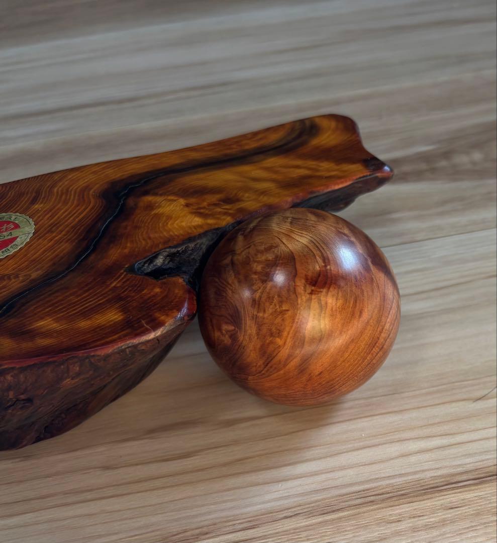 屋久杉 最高級虎杢　如意宝珠 （ 台座付 ）