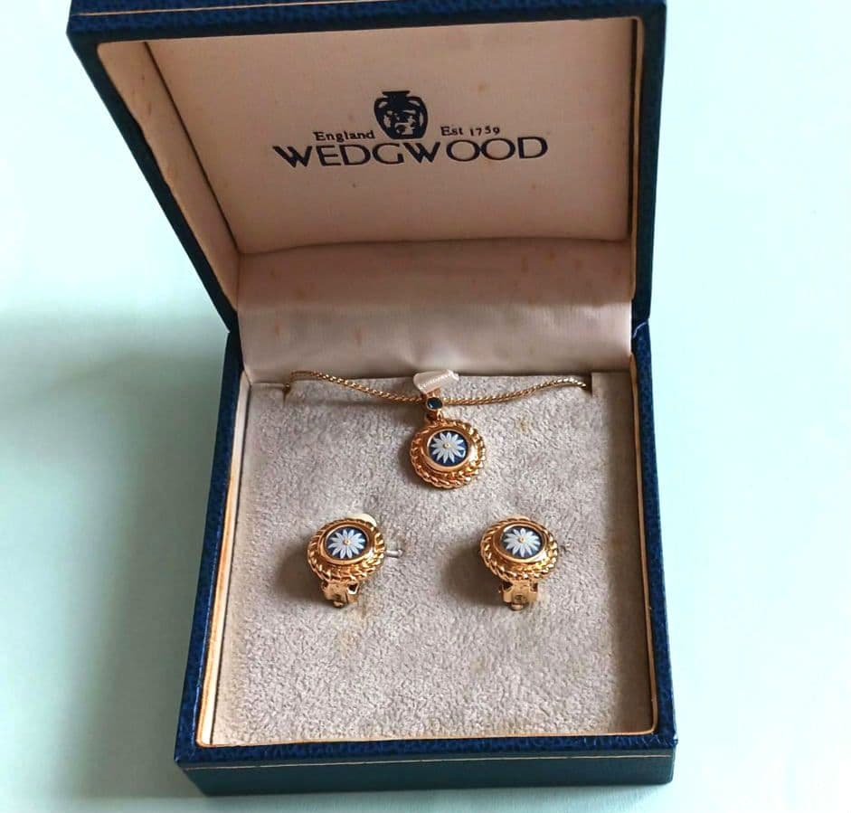 [] 花柄モチーフのネックレス・イヤリングセット 新品！