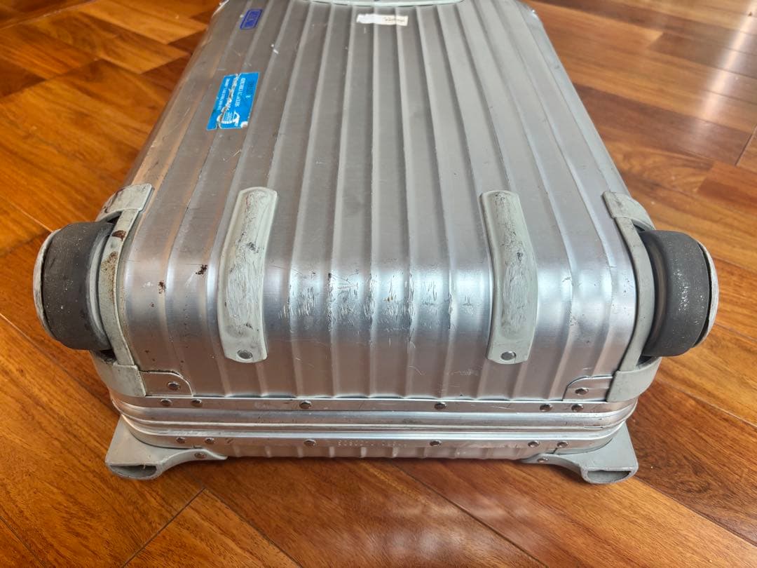 RIMOWA アルミキャリーケース 機内持ち込み可能サイズ　シルバー　二輪