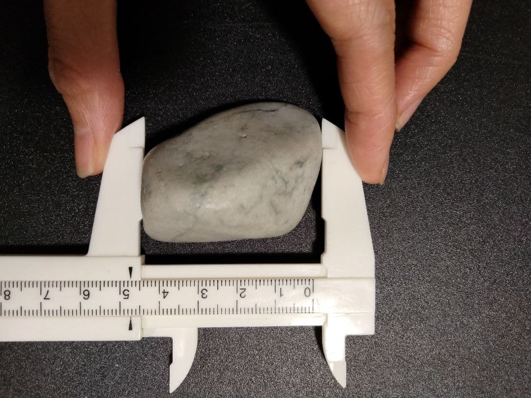 国石翡翠76g ヒスイ　ひすい　新潟県 糸魚川市姫川翡翠　原石　翡翠
早い者勝ち