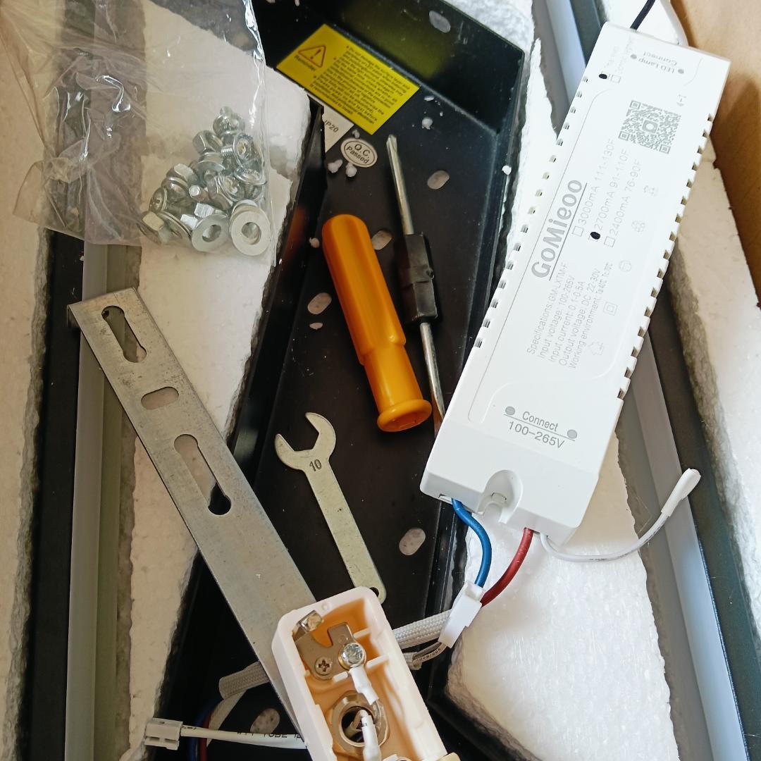 【新品未使用】LEDシーリングライト 8畳 省エネ 節電 おしゃれ 長方形