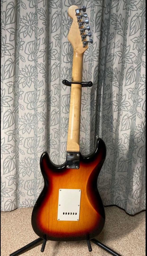 SX エレキギター サンバースト　スタンド付き　キズ有り ベルト付