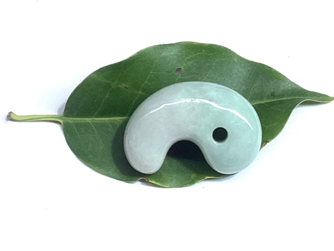 ✳幸運導く**糸魚川翡翠 勾玉　吉祥開運　本物の守護石をお身近に　鑑別書取得品‼️