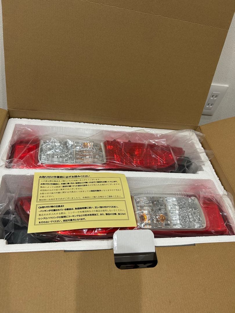 ハイエース　テールランプ　純正　8型　ダークプライム2 テールライト