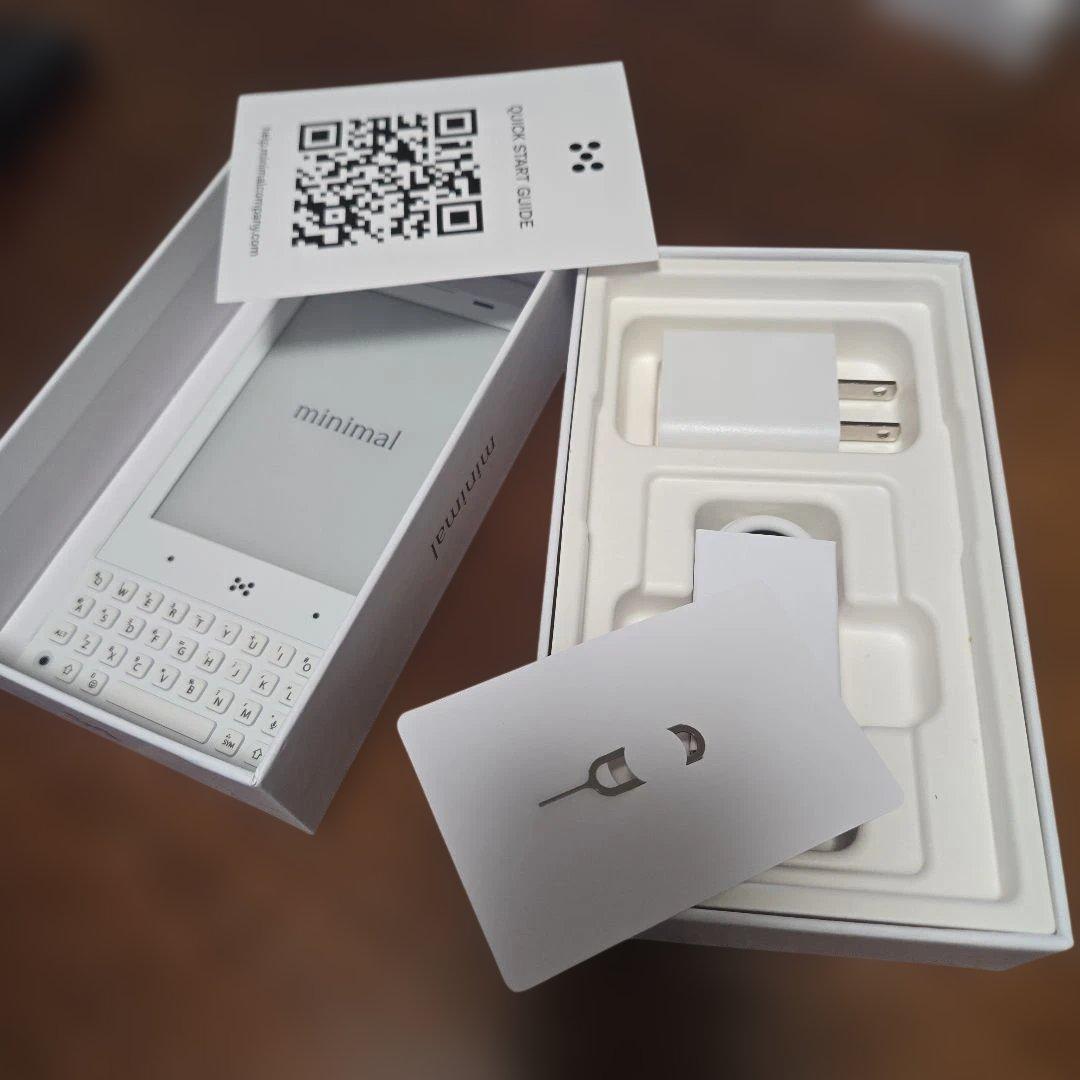る*ん様 値下げ入札可　美品　Minimal Phone ホワイト QWERTY