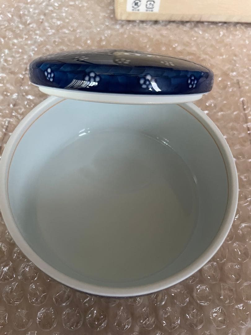 未使用 木箱付き 源右衛門 染付梅地紋 蓋物