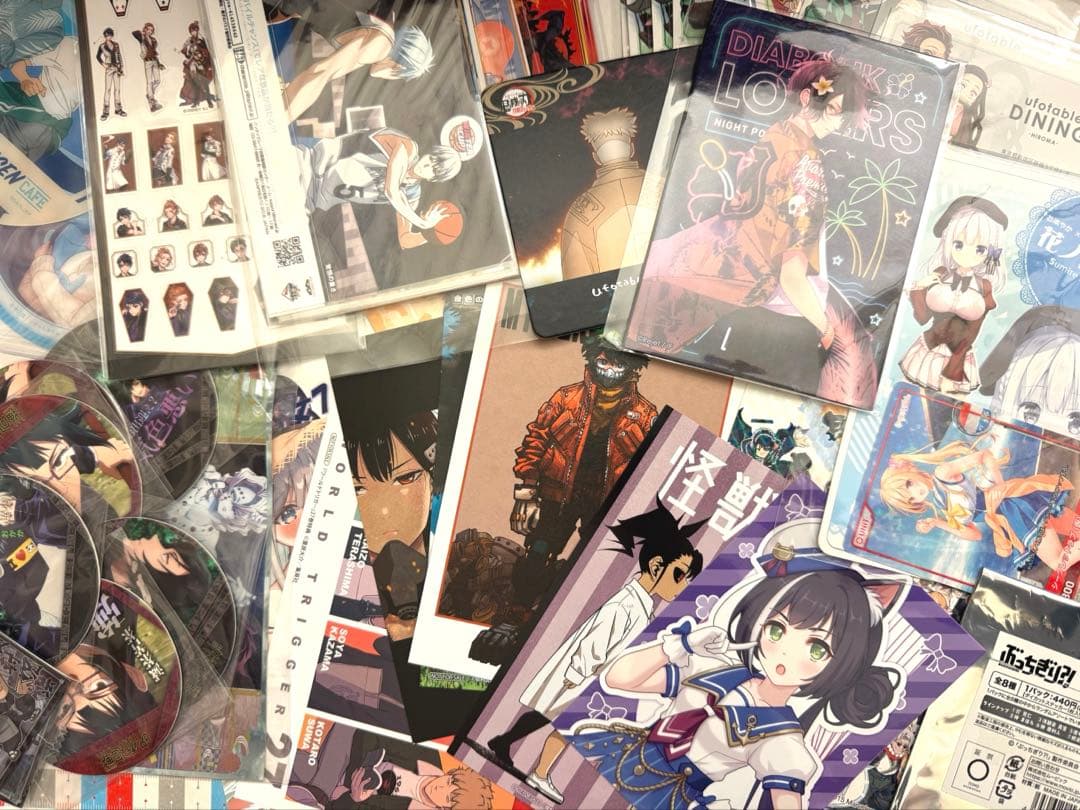 ① アニメグッズ まとめ売り 超大量 紙類・薄物・平物全般