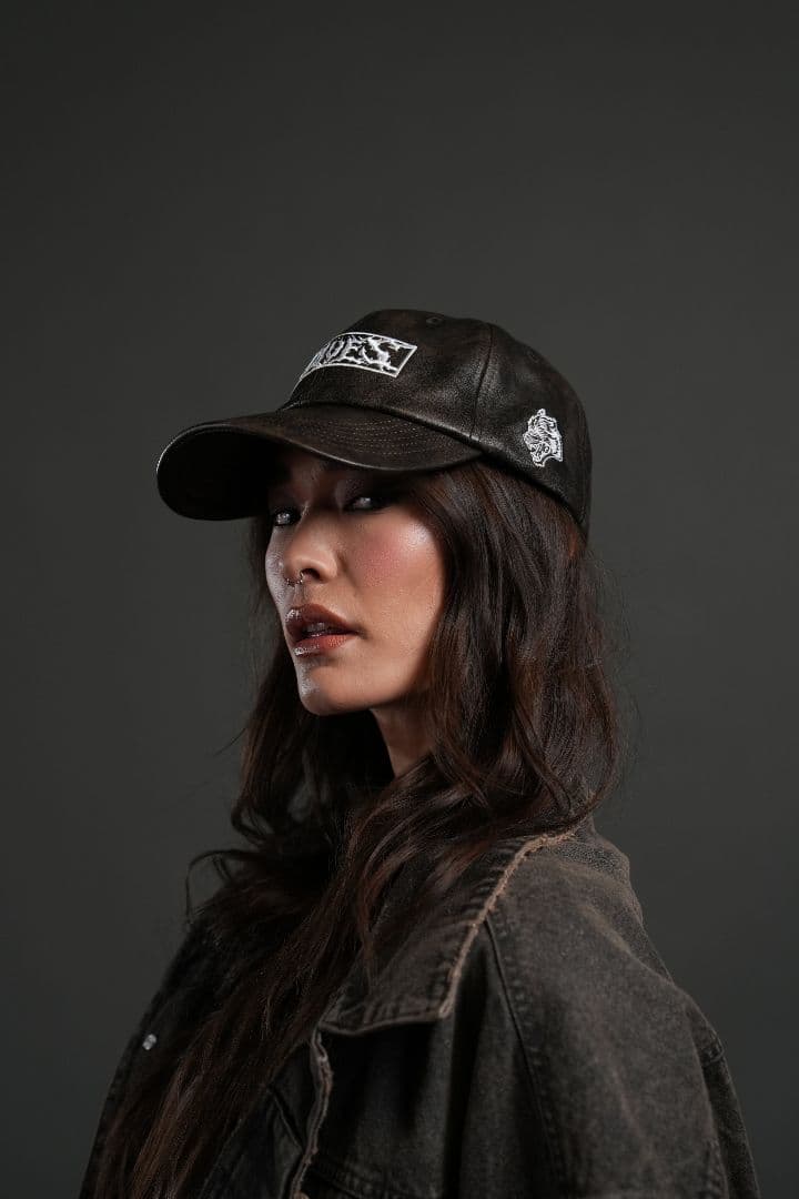 フェイクレザーキャップ 黒 刺繍ロゴ付き　darcsport