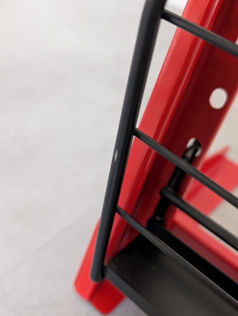 USED/スチール マガジンラック 黒×赤 モダン ミニマルデザイン