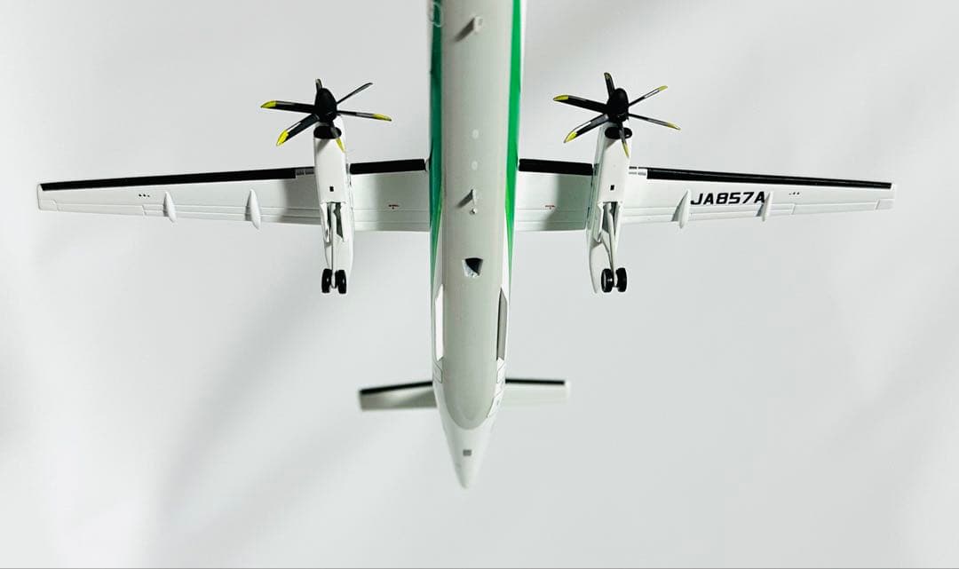 全日空商事 1/200 ANA DHC-8-400 Eco Bon