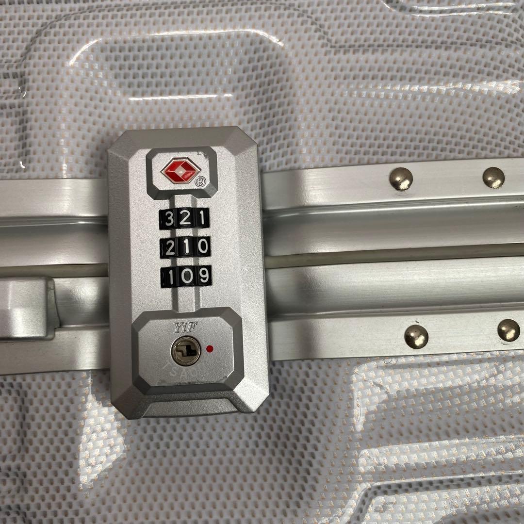 【美品】LOJEL キャリー　スーツケース　4輪