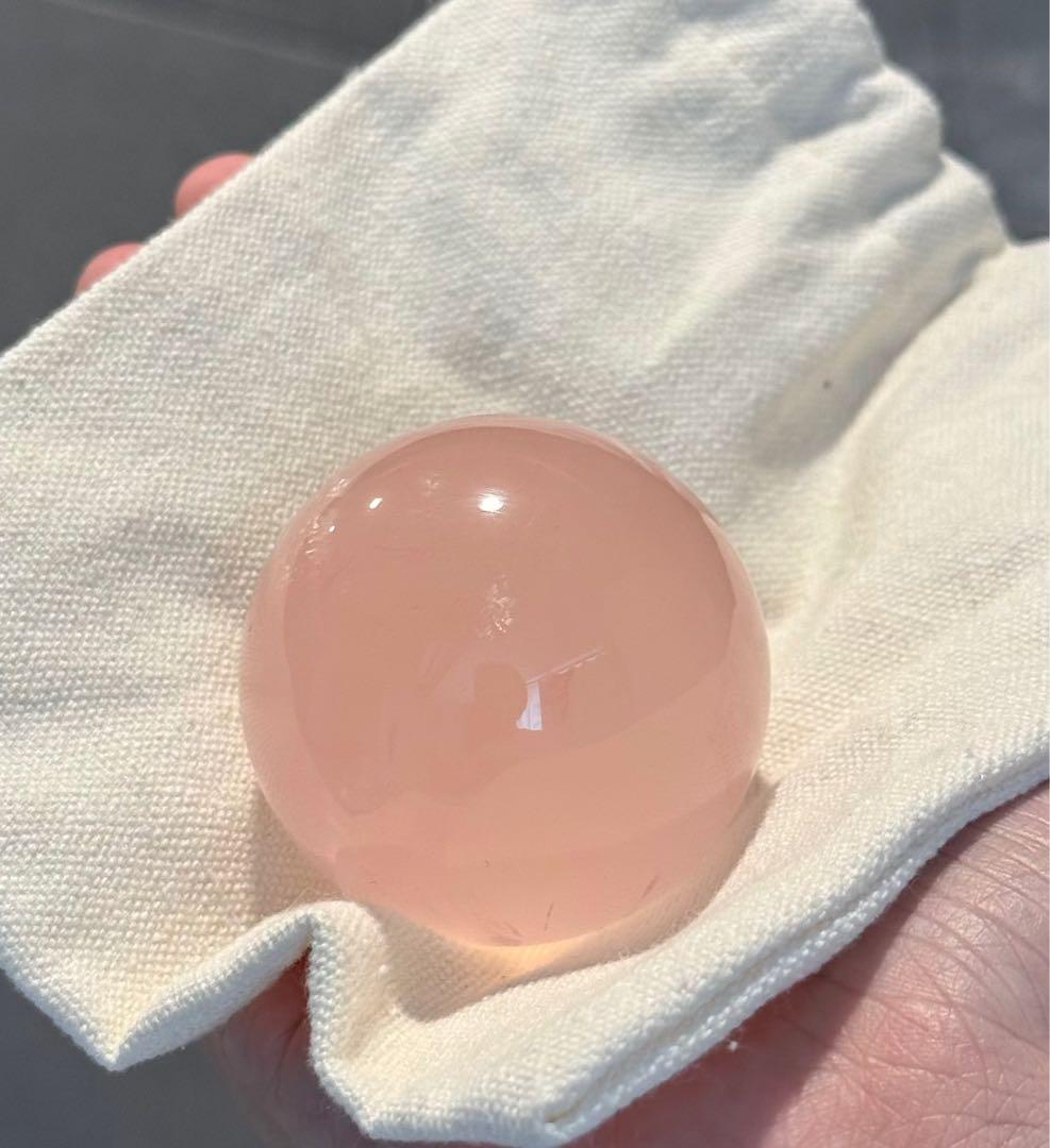 高品質水晶ボール　ローズクォーツ丸玉　約4.5cm 台座付き