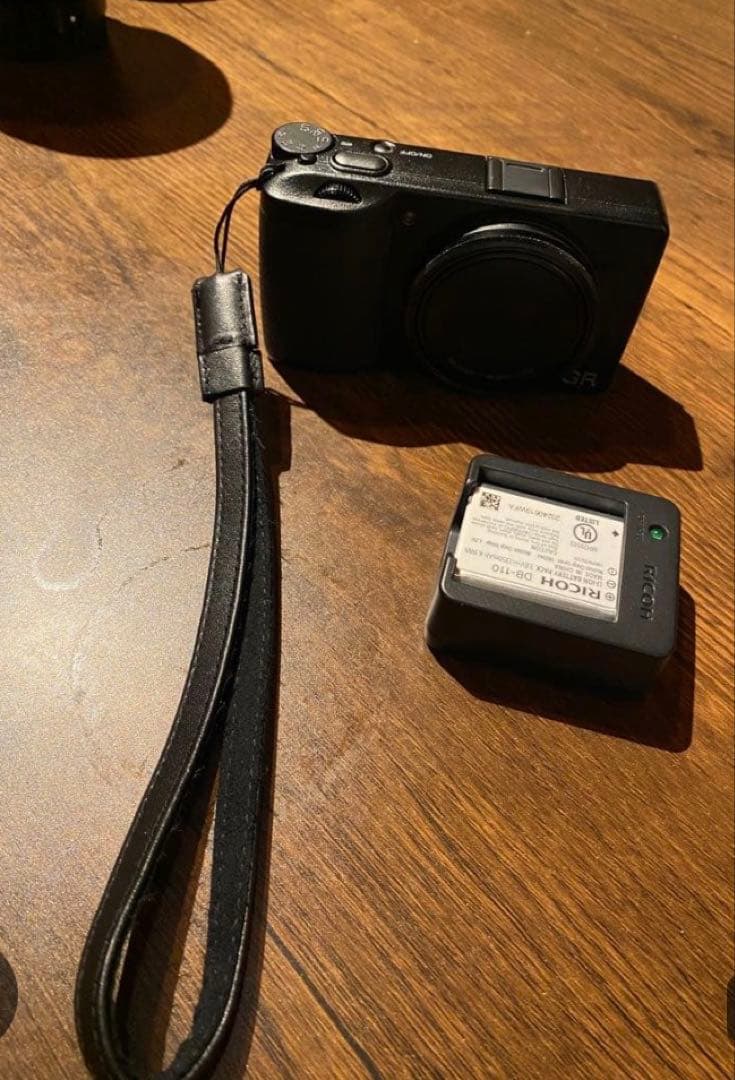 1月限定価格‼️‼️RICOH GR Ⅲ バッテリー＆ストラップ付きセット✨