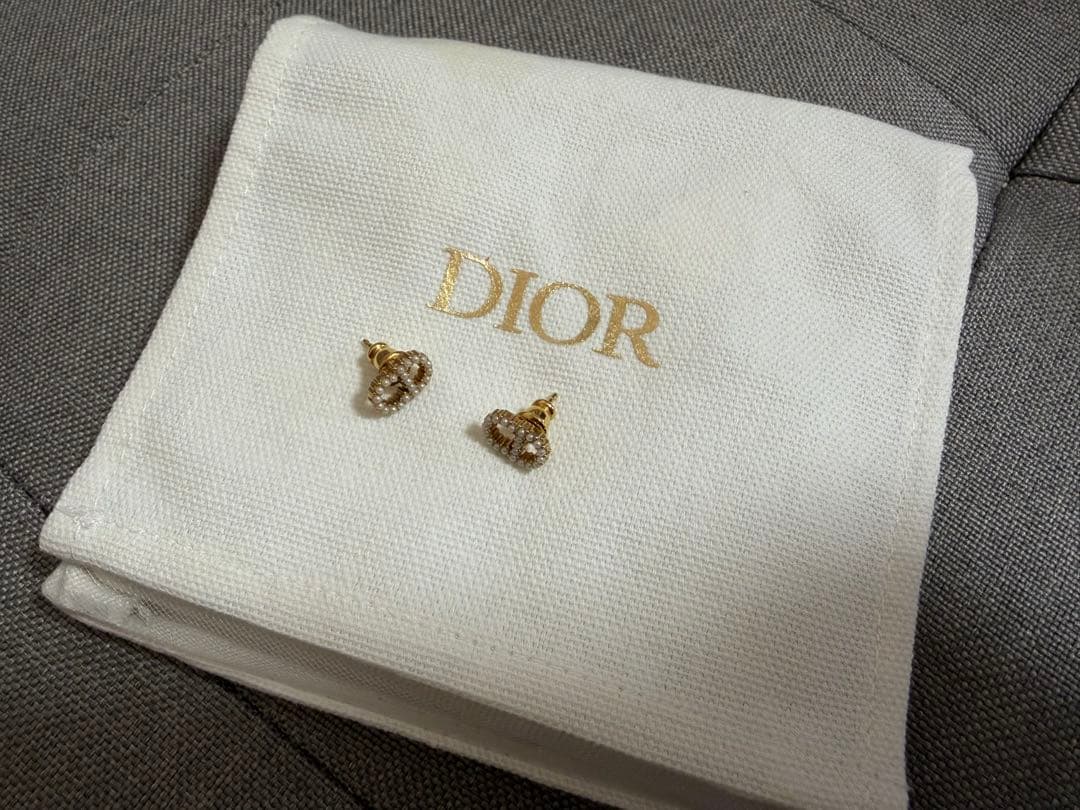 Dior ゴールド ハート型ピアス ストーン付き