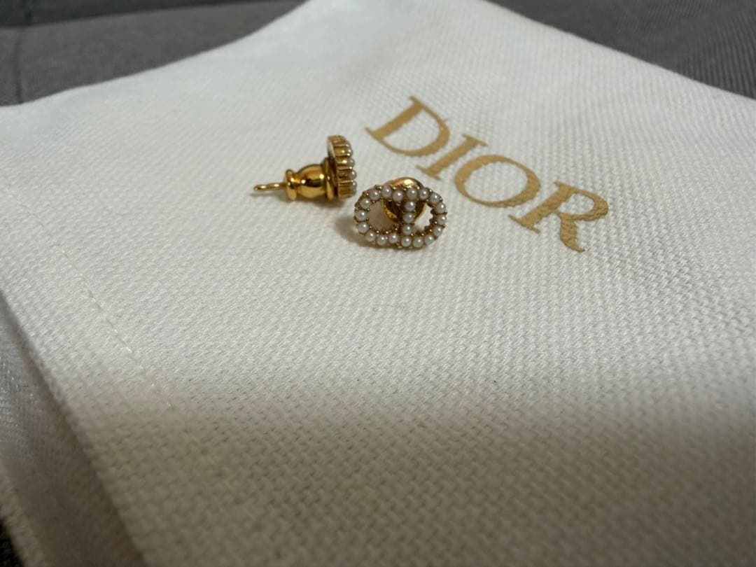 Dior ゴールド ハート型ピアス ストーン付き