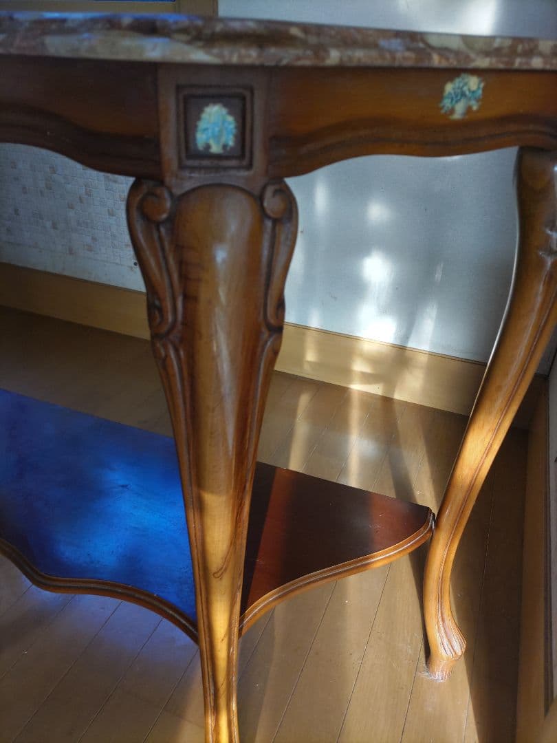 大理石天板の西洋家具