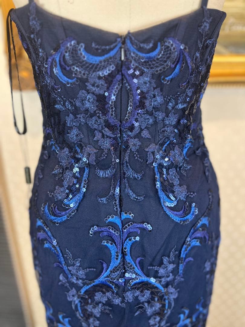 ネイビーブルー 刺繍入り マーメイドラインドレス