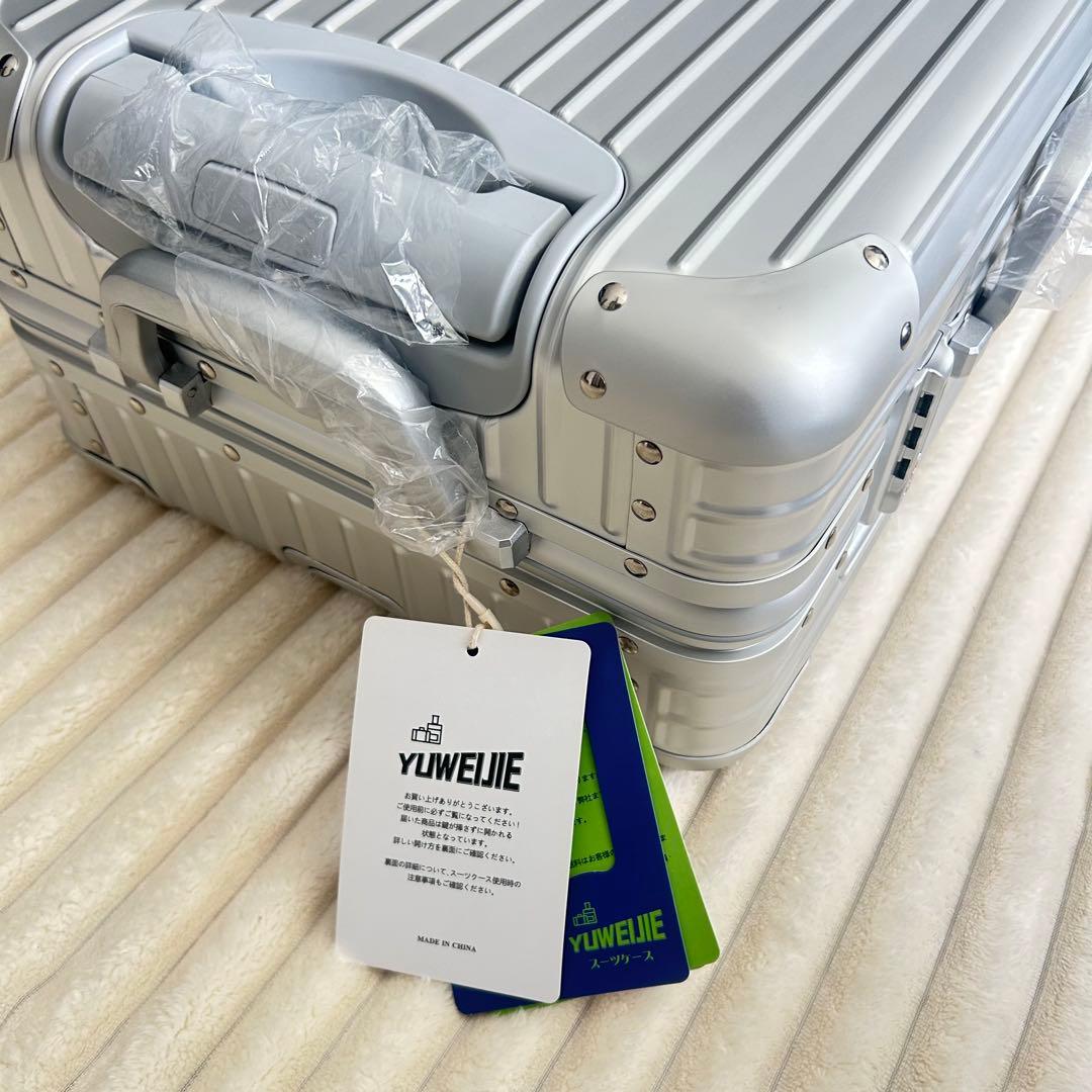 大特価❣️美品❣️キャリーバッグ軽量S サイズ(Small, Silver)