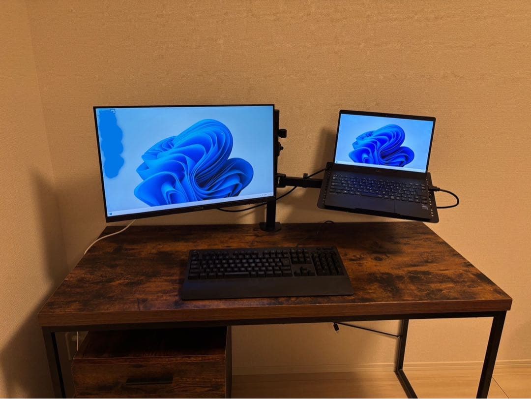 シロヒテ（プロフ必読）※ディスプレイ、アーム、キーボード、椅子