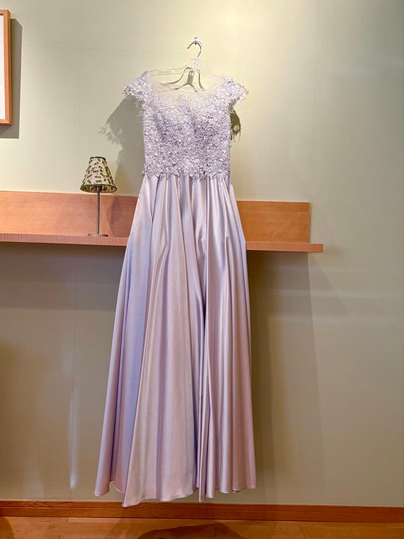 【売約済み】シルバーの刺繍入りロングドレス