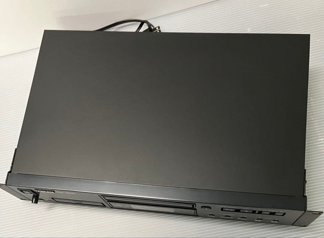 値下　TASCAM CD-200i CDプレーヤー /iPodドック