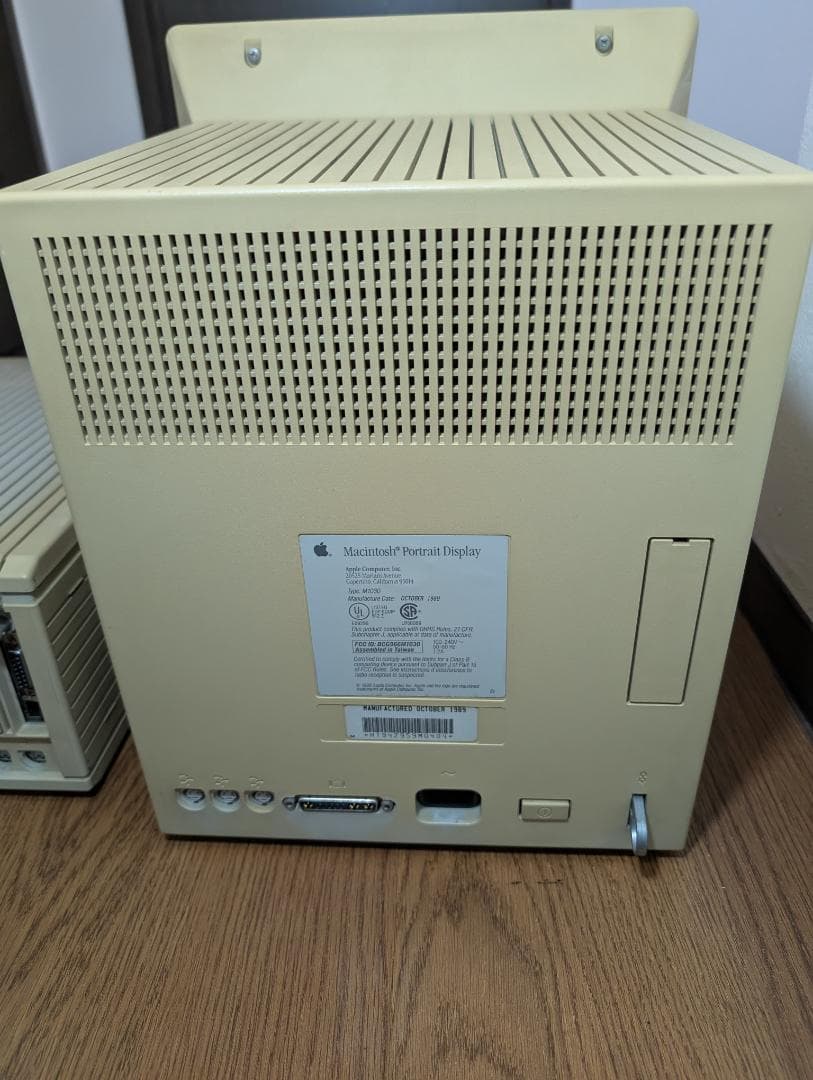 Macデスクトップ old Mac Macintosh IIci Portrait Display
