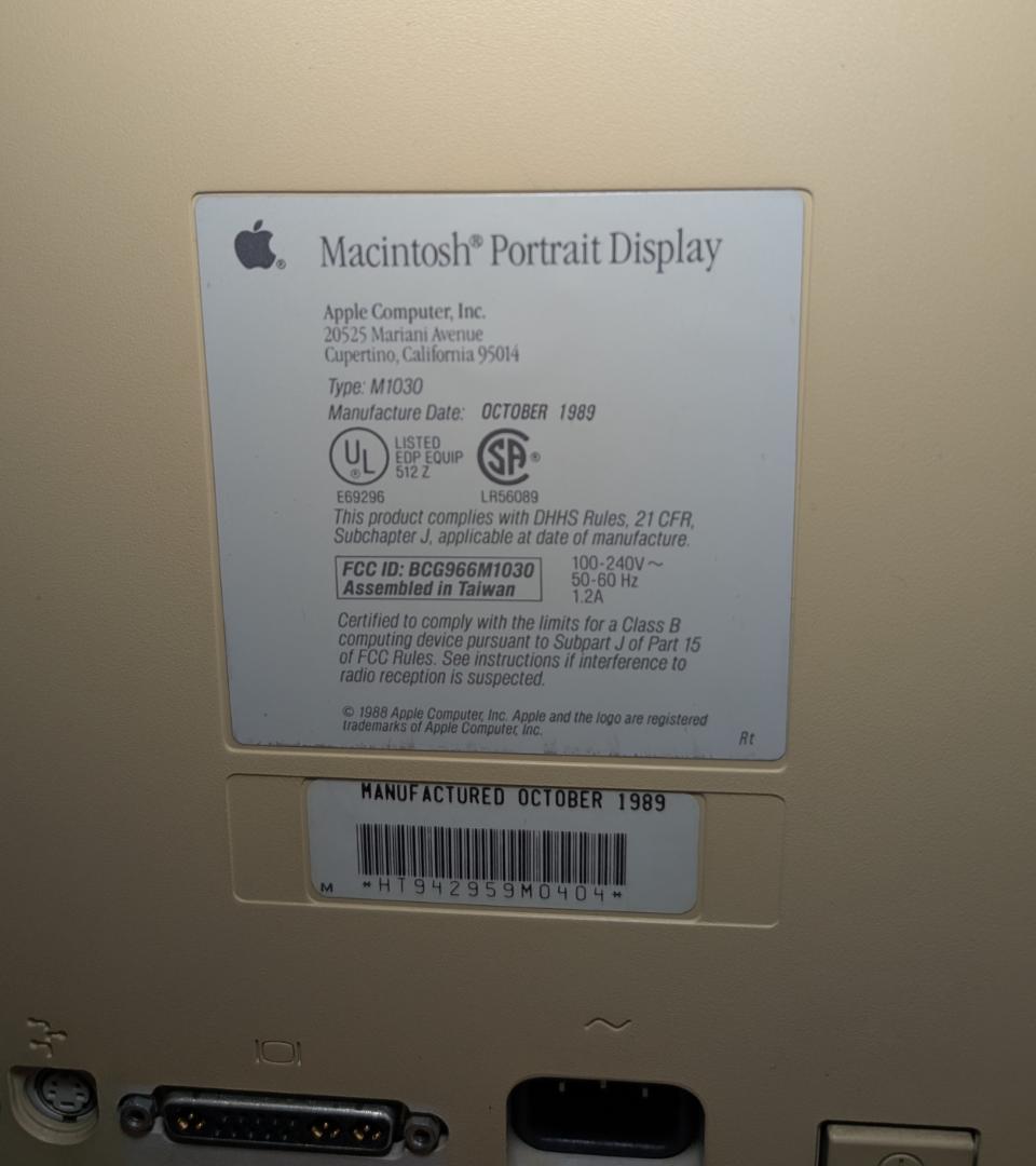 Macデスクトップ old Mac Macintosh IIci Portrait Display