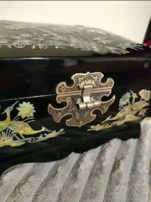 【高級】螺鈿と黒漆◇ 宝石箱 ◇小物入れ◇鏡＆オルゴール付き【貝細工】