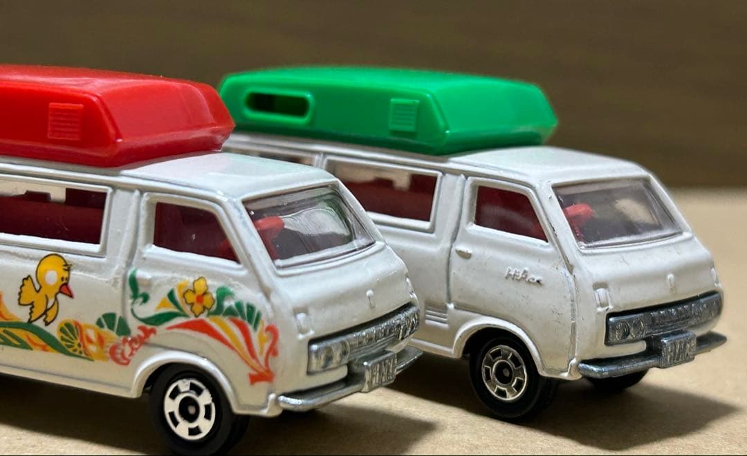 トミカ トヨタ ハイエースコミューター キャンピングカー 2台セット