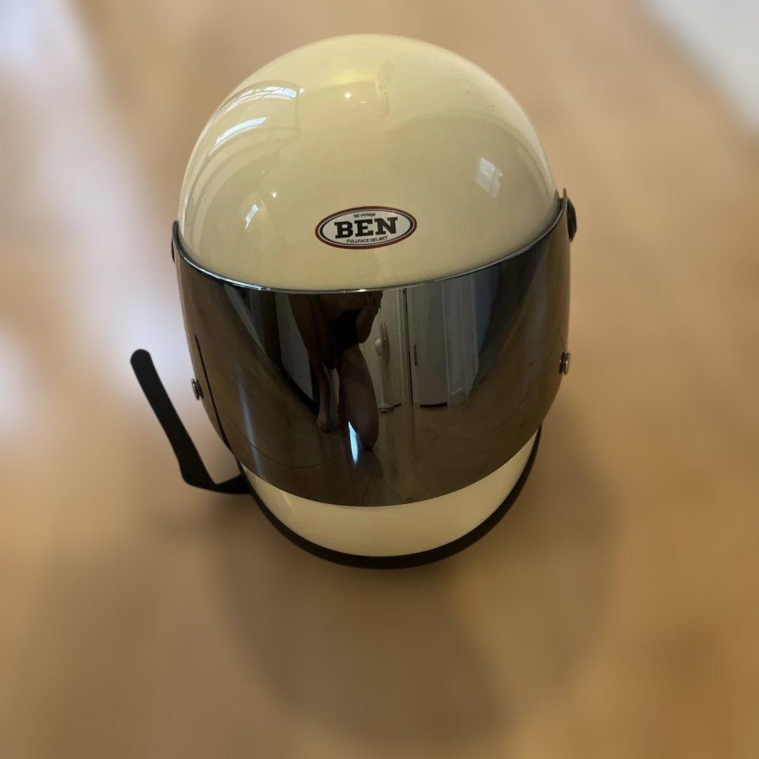 BEN族ヘルクリーム色