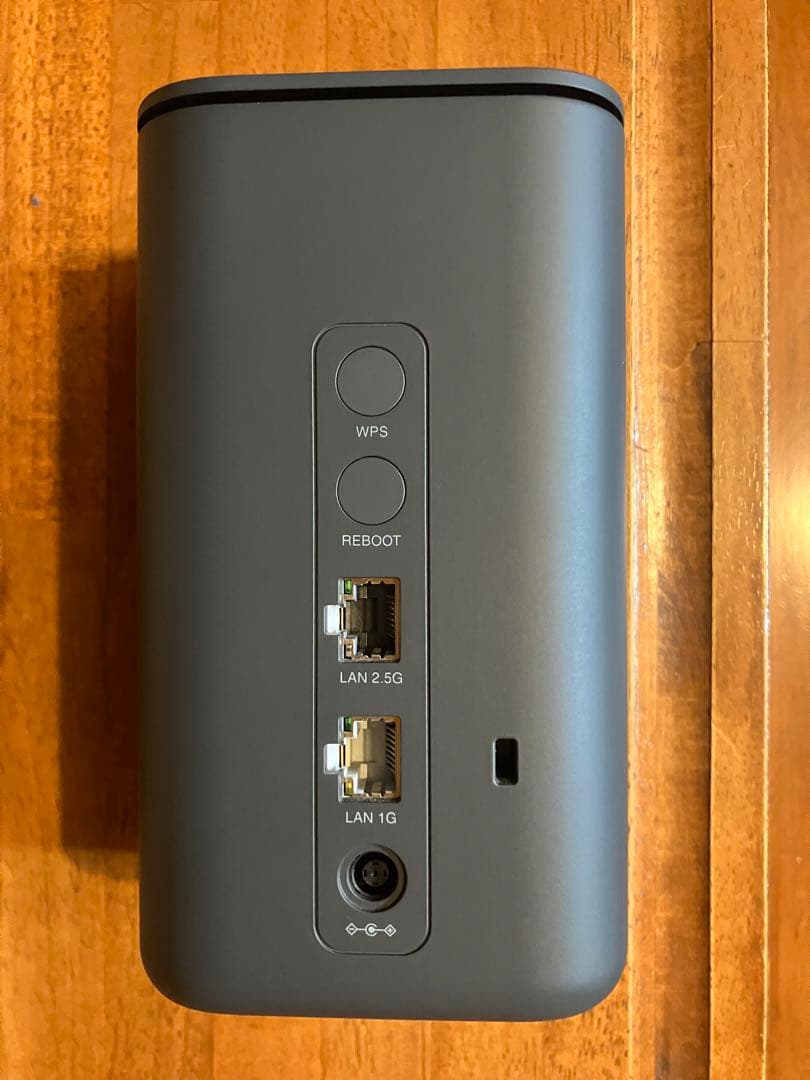 【箱付き美品】docomo  5G ホームルーター