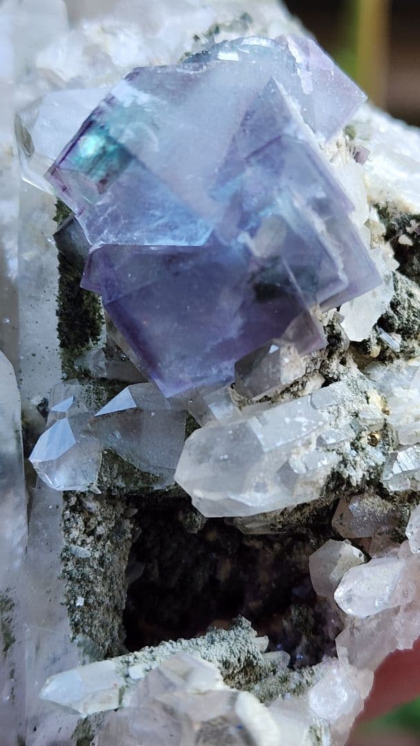 ヤオガンシアン蛍石入りクォーツ