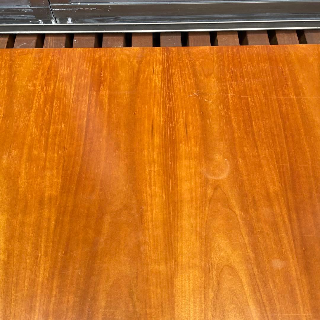 フレデリシア　ナナディツエル　トリニダード・トバゴテーブル小　ウェグナー 北欧②