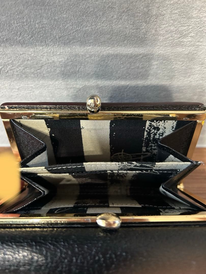 【ヴィヴィアン・ウエストウッド】黒 三つ折り財布