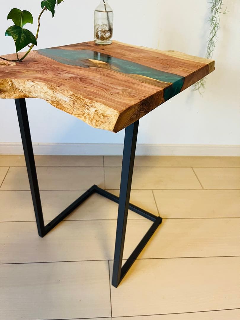 レジンテーブル　ソファテーブル　　サイドテーブル　貝塚伊吹