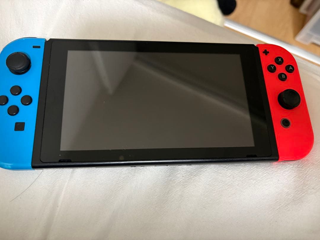 d*9様 Nintendo Switch 本体 青/赤 ジョイコン付き