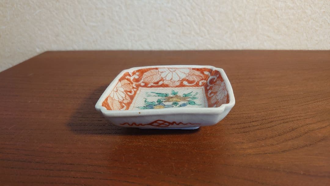 古九谷　古伊万里　赤絵　陽刻文　華の図　飯田屋　宮本屋窯　越中丸山焼　１客