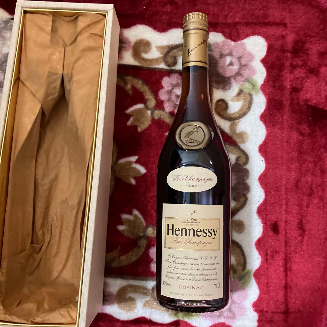 Hennessy コニャック 700ml 箱入り