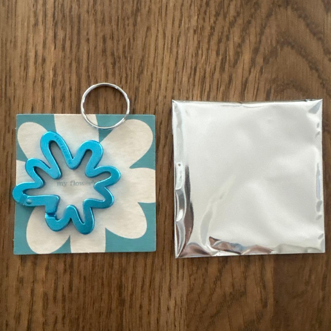 藤井風さん 花 カラビナ 新品未使用 キーホルダー fujii kaze ブルー