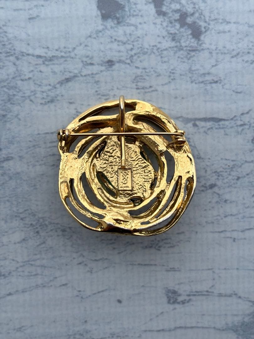 イヴサンローラン ブローチ ペンダントトップ アンティーク アクセサリー