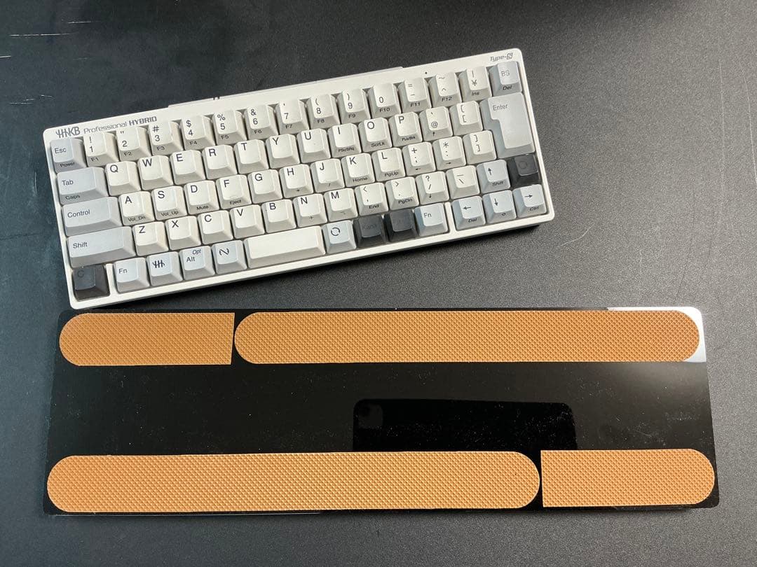 オーダー作品　リアルフォースR3TKL対応　ウイング付パームレスト ライトグレー